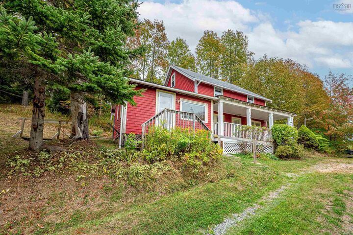 Property Photo: 190 Lakeview Crescent NS B0N 2T0