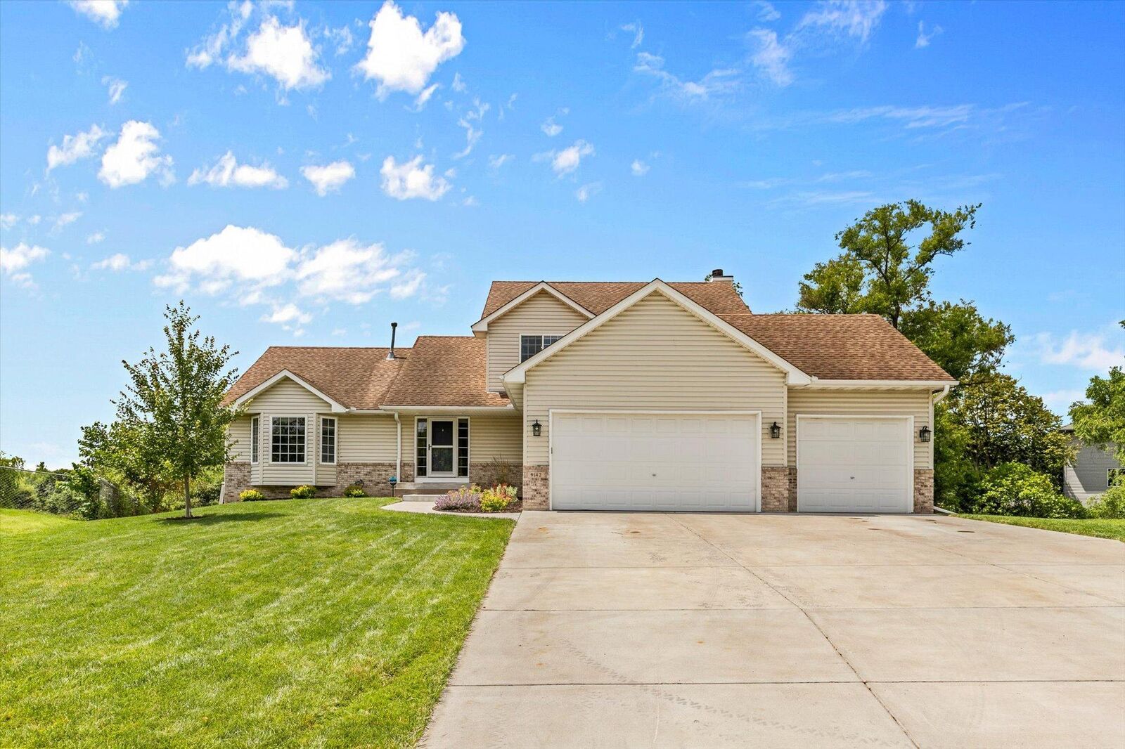 Property Photo:  9142 Harpers Court NE  MN 55449 