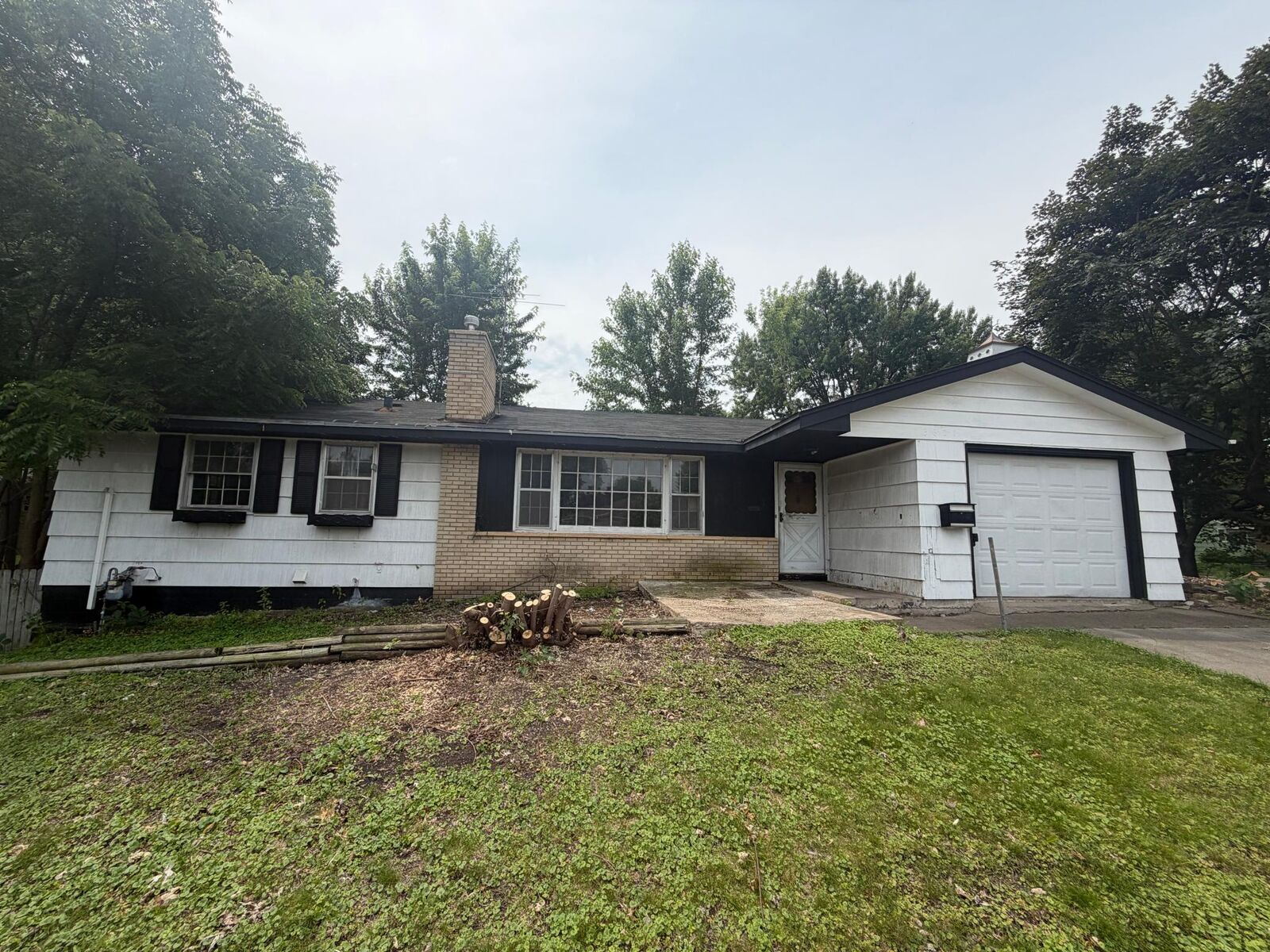 Property Photo: 3607 Lake Drive Avenue N MN 55422
