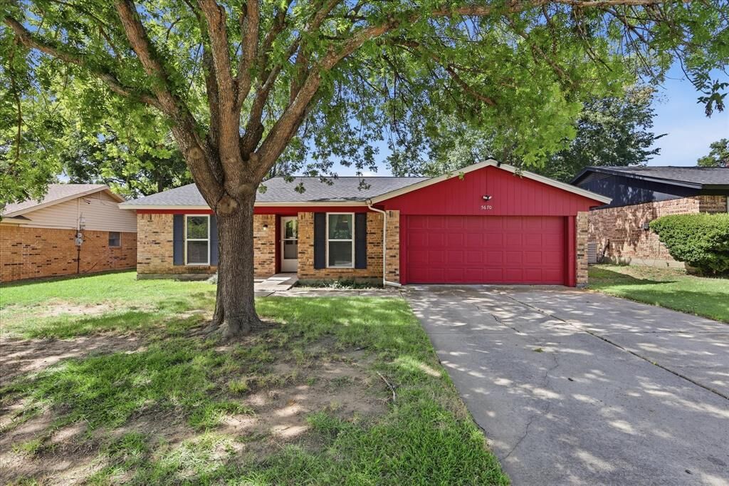 Property Photo: 5670 Philadelphia Court TX 76148