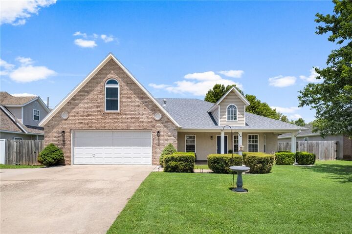 Property Photo:  1011 W Green Acres Place  AR 72758 