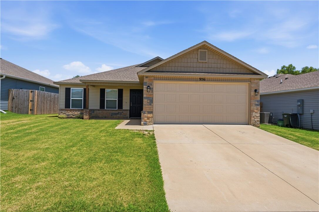 Property Photo:  956 S Brambling Lane  AR 72701 
