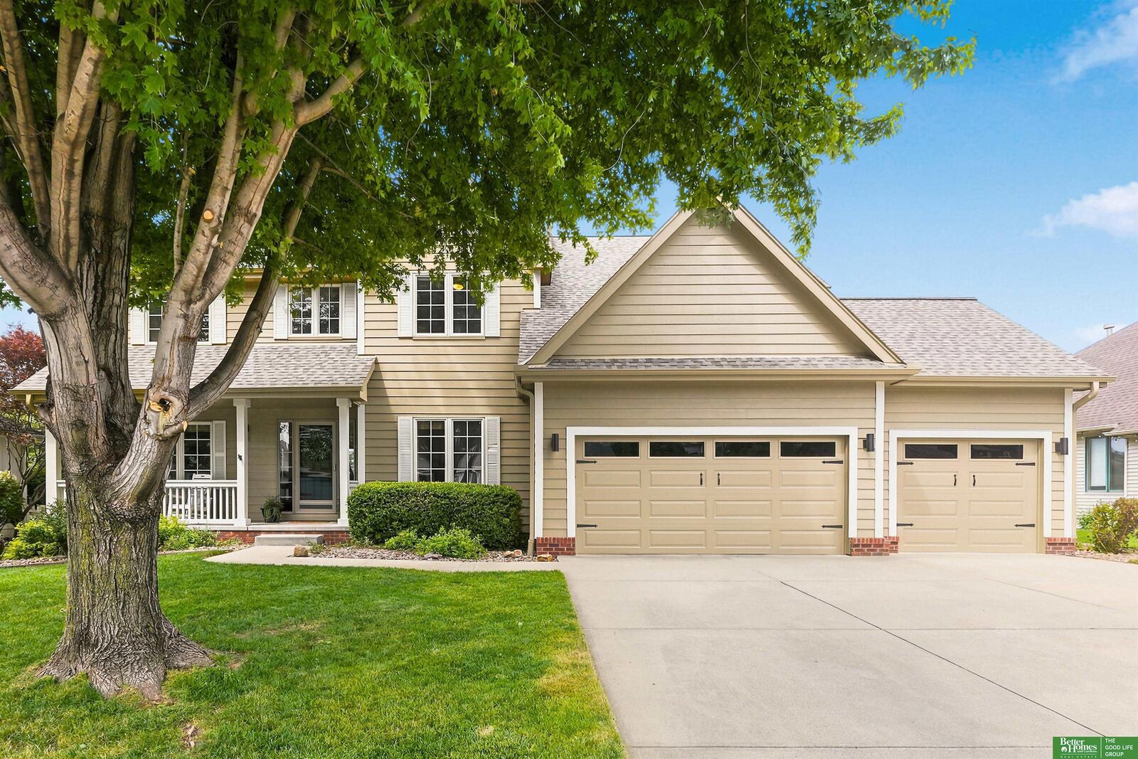 Property Photo:  1910 Greyson Drive  NE 68133 