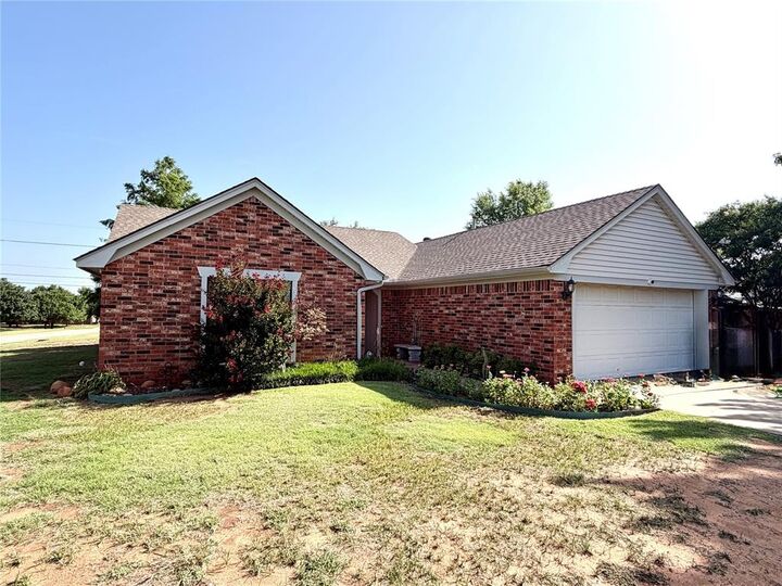 Property Photo:  2914 Lacey Drive  OK 73018 