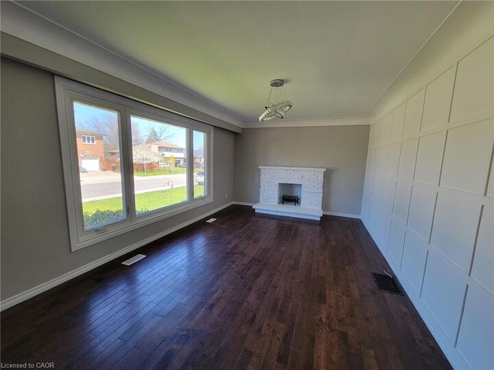 Property Photo:  107 South Bend Road W Upper  ON L9C 1M9 