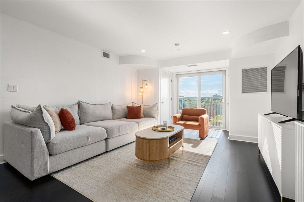 Property Photo:  770 Washington Avenue 404  MA 02151 