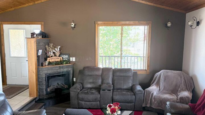 Property Photo:  253 Westview Crescent  AB T0K 0G0 