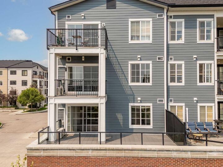 215 Legacy Boulevard SE 4220 — photo 1