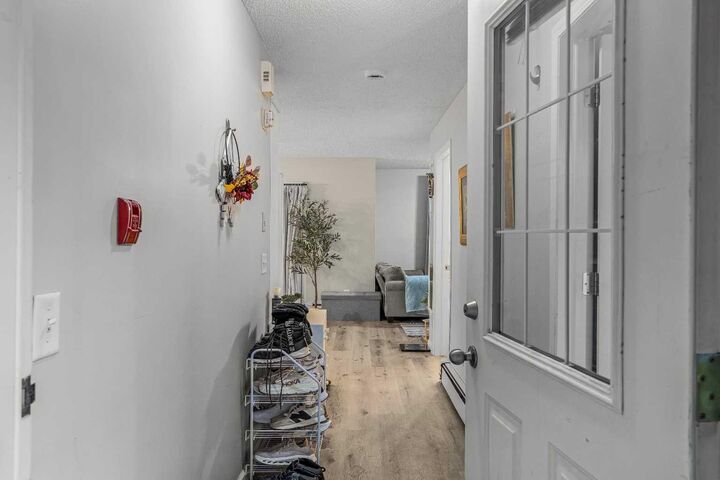Property Photo:  504 Banff Avenue 8  AB T1L 1E3 