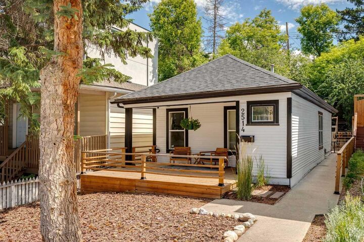 Property Photo:  2514 16A Street SW  AB T2T 4K5 