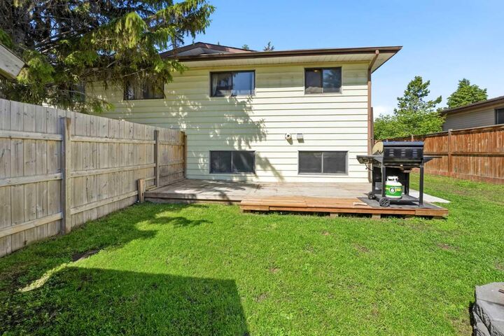 Property Photo:  9 Griffiths Avenue  AB T4P 2K6 