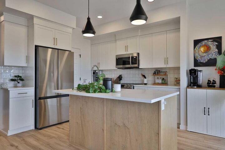 Property Photo: 538 Malahat Green W AB T1J 5W4