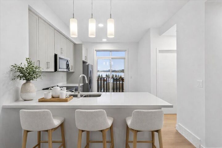 30 Rochester View NW 302 — photo 1