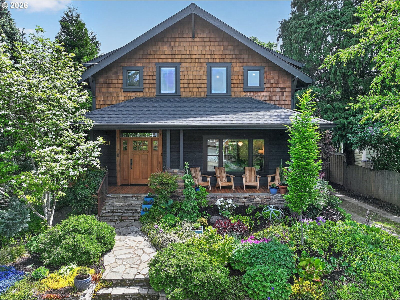 Property Photo:  811 9th St  OR 97031 
