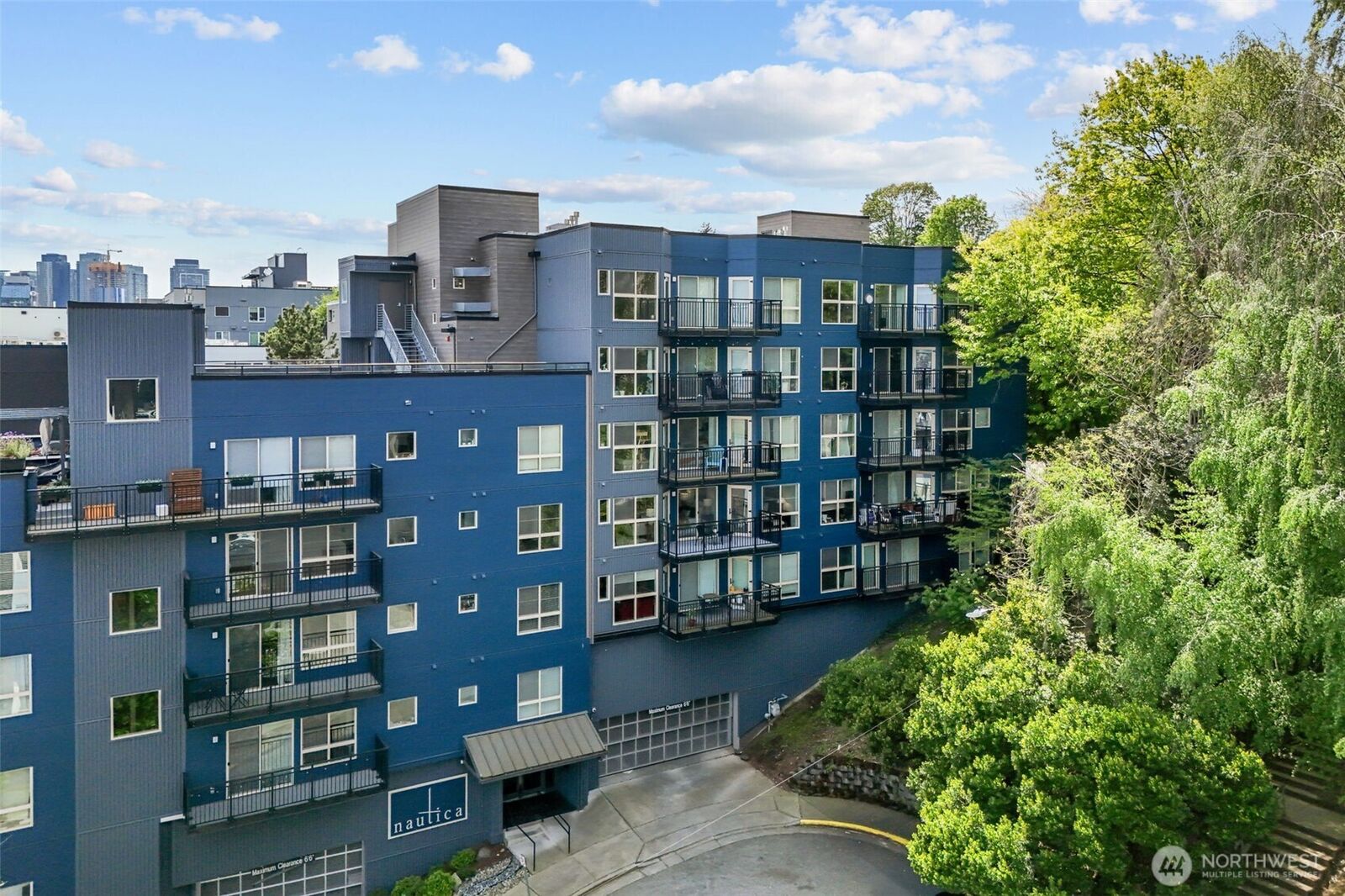 Property Photo:  701  Galer Street 505  WA 98109 