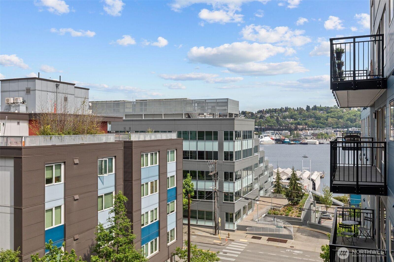 Property Photo: 701 Galer Street 505 WA 98109
