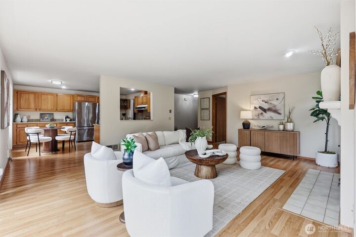 Property Photo:  201  3rd Avenue N 317  WA 98020 