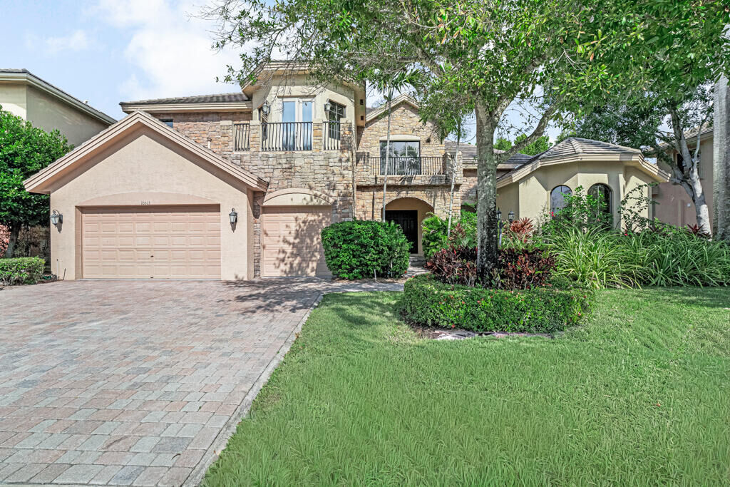 Property Photo: 10513 Versailles Boulevard FL 33449