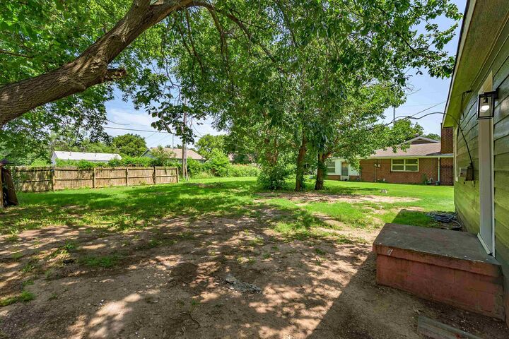 Property Photo:  1242 N Piatt Ave  KS 67214 