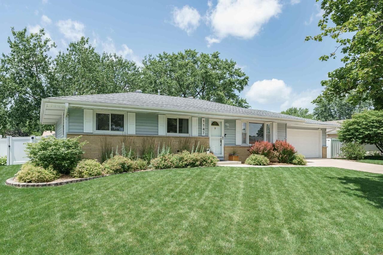 Property Photo:  1147 Ontario Drive  WI 53545 