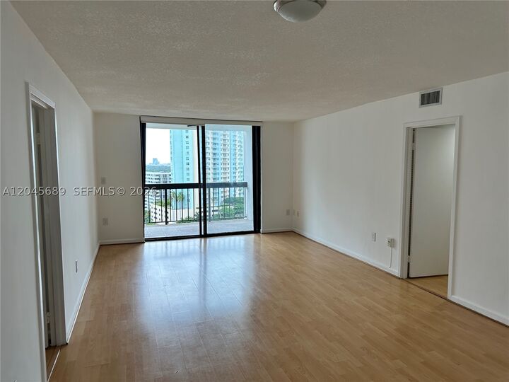 Property Photo:  2333 Brickell Ave 1610  FL 33129 