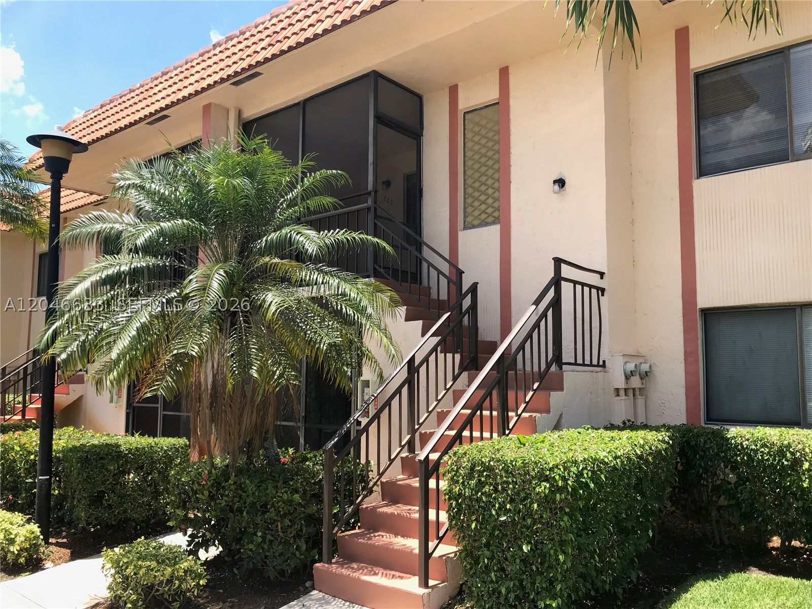 Property Photo: 369 Lakeview Dr 203 FL 33326