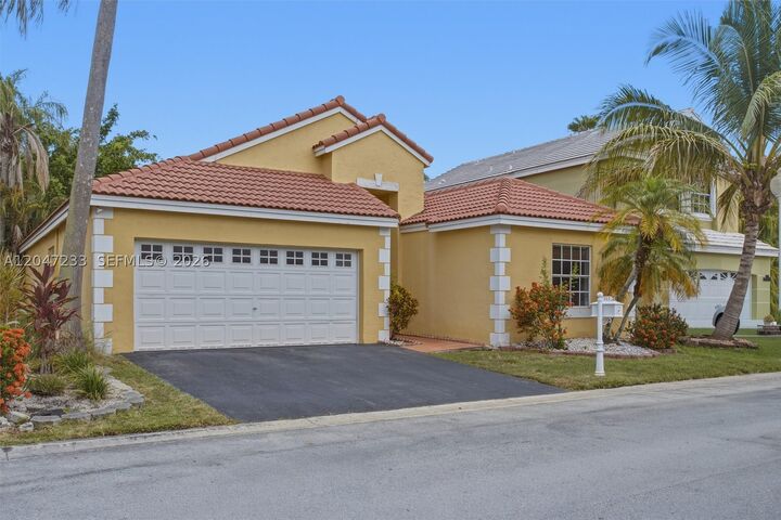 Property Photo: 411 Bermuda Springs Dr FL 33326