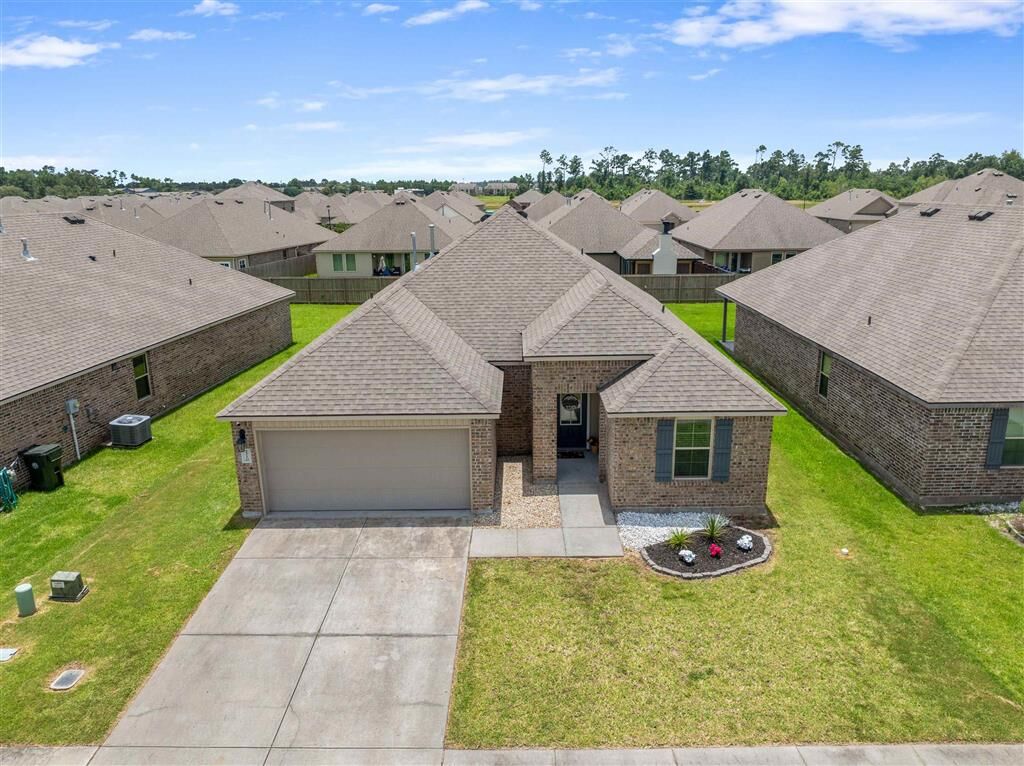 Property Photo:  2210 Michele Court  LA 70607 