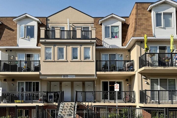 Property Photo:  3035 Finch Avenue W 2012  ON M9M 0A2 
