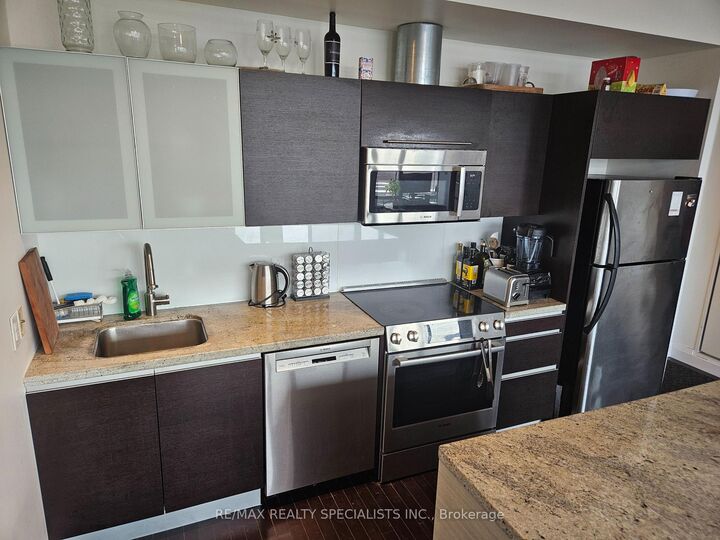 Property Photo: 33 Mill Street 806 ON M5A 3R3
