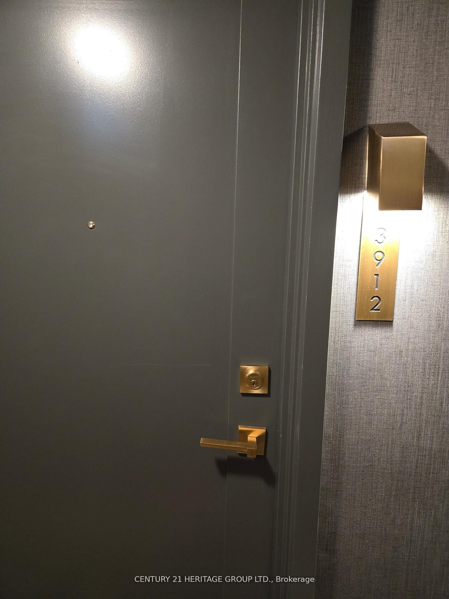 Property Photo:  50 Charles Street E 3912  ON M4Y 1T1 