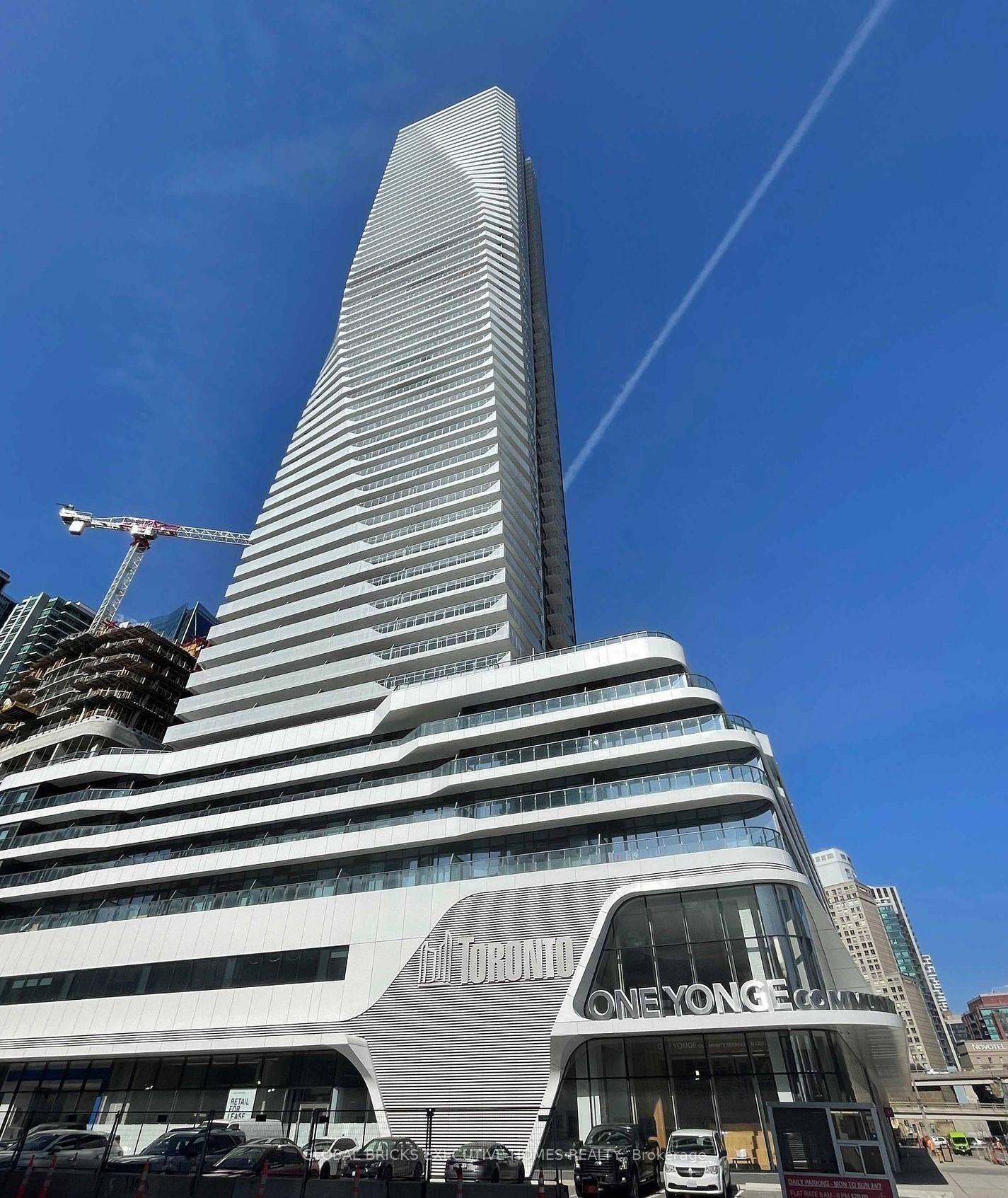 Property Photo:  28 Freeland Street 4503  ON M5E 0E3 
