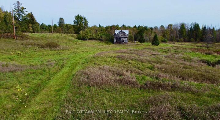 Property Photo: 272 Round Lake Road ON K0J 2A0