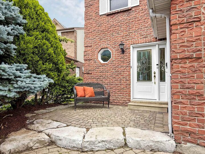 Property Photo:  1713 Minstrel Manor  ON L1V 3S1 