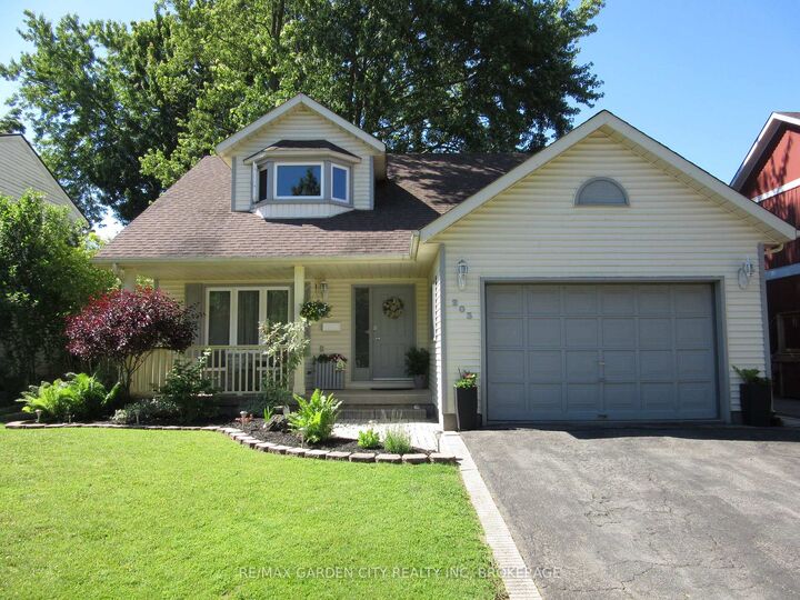 Property Photo: 203 Leaside Drive ON L3C 6N4