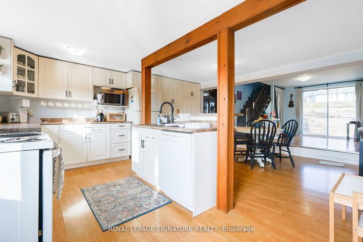 Property Photo:  17 Valley Road  ON L4A 7X3 