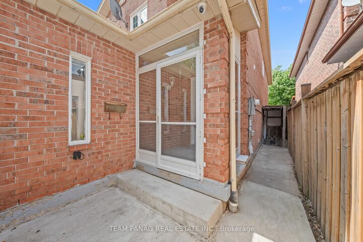 Property Photo:  39 Colchester Avenue  ON L6Z 3S7 