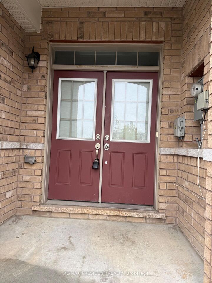Property Photo:  98 Davenfield Circle  ON L6P 4M1 