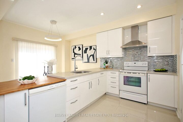 Property Photo: 71 McNally Way ON L4G 7V2