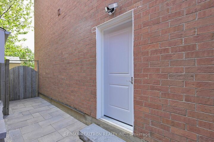 Property Photo:  123 Monte Carlo Drive  ON L4H 1R6 