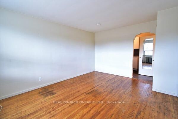 Property Photo:  202 O'Connor Drive 3  ON M4J 2T1 