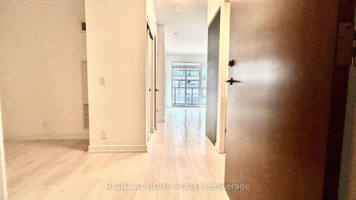 Photo de la propriété: 2212 Lake Shore Boulevard W 613 ON M8V 0C2
