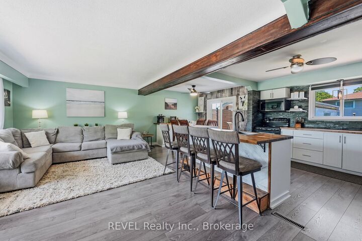 Property Photo:  1 Idylwood Road  ON L3C 1X2 