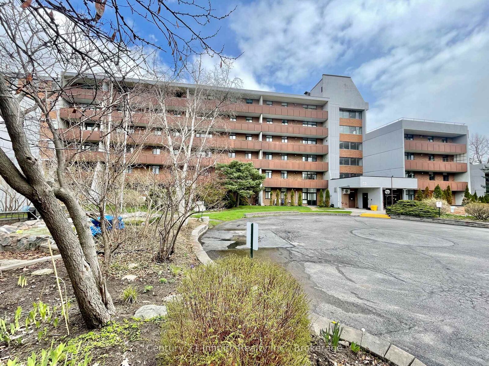Property Photo: 50 Old Kingston Road 5-606 ON M1E 4Y1