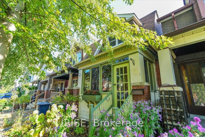 Property Photo:  61 Chisholm Avenue  ON M4C 4V1 