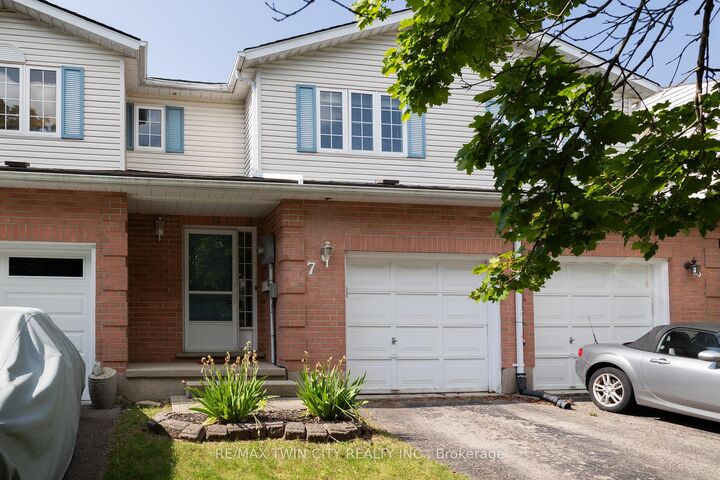 Property Photo: 7 Graystone Court ON N3L 3Y1