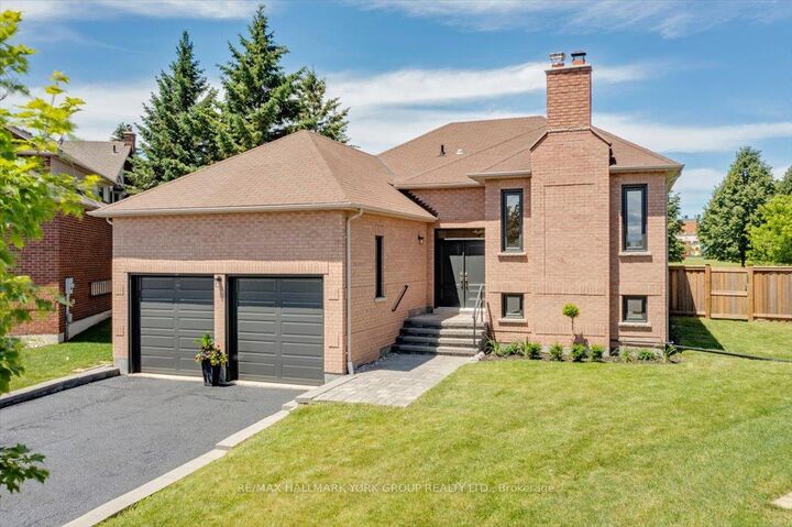 Property Photo:  14 Aynsley Place  ON L4P 3R7 