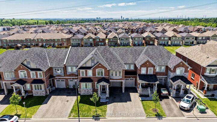 Property Photo: 1031 Cameo Street ON L1X 0G3