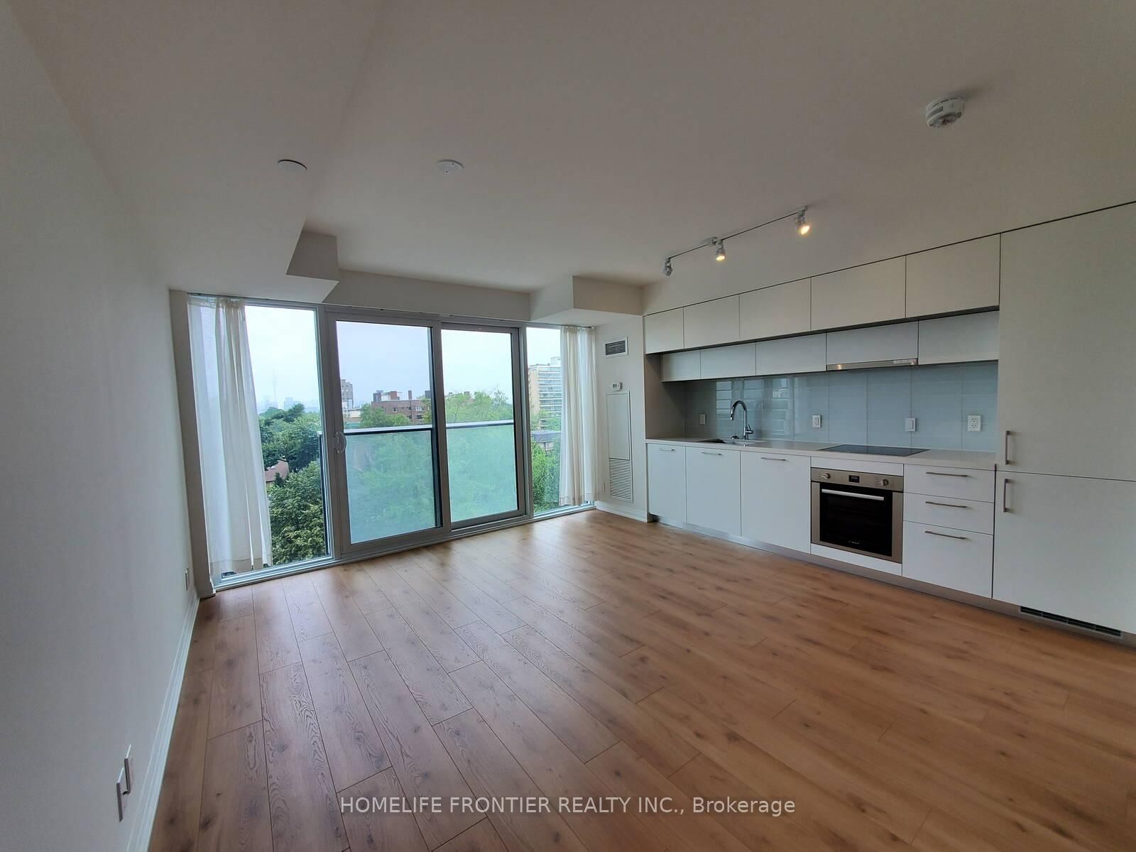 Property Photo: 99 Foxbar Road 811 ON M4V 0B2