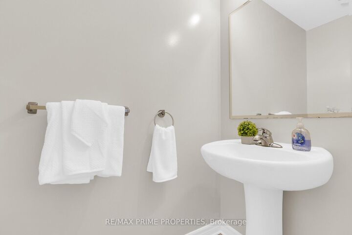 Property Photo: 1149 Beckett Crescent ON K2S 0Z2